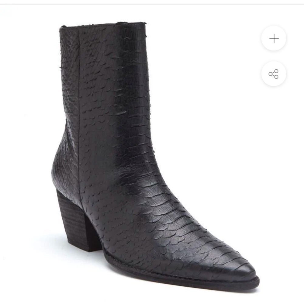 MATISSE Caty Ankle Boot Black Snake Embossed Leather Size 7.5 W Heeled Point Toe